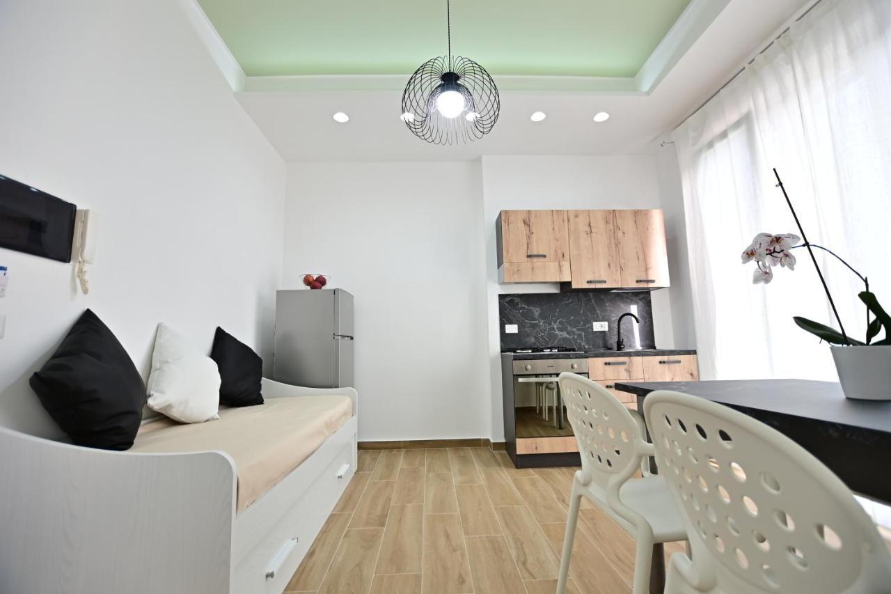 Kore Suites&Apartments ロクリ エクステリア 写真